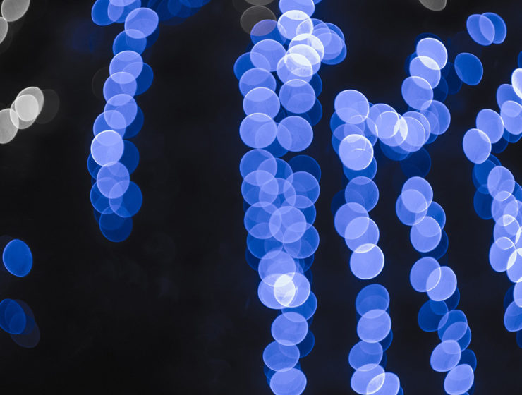 Imagen de luces azules para ilustrar el encendido de las luces de navidad en alzamora